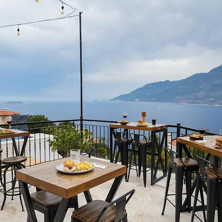 Guemues Yazar Hotel Kas